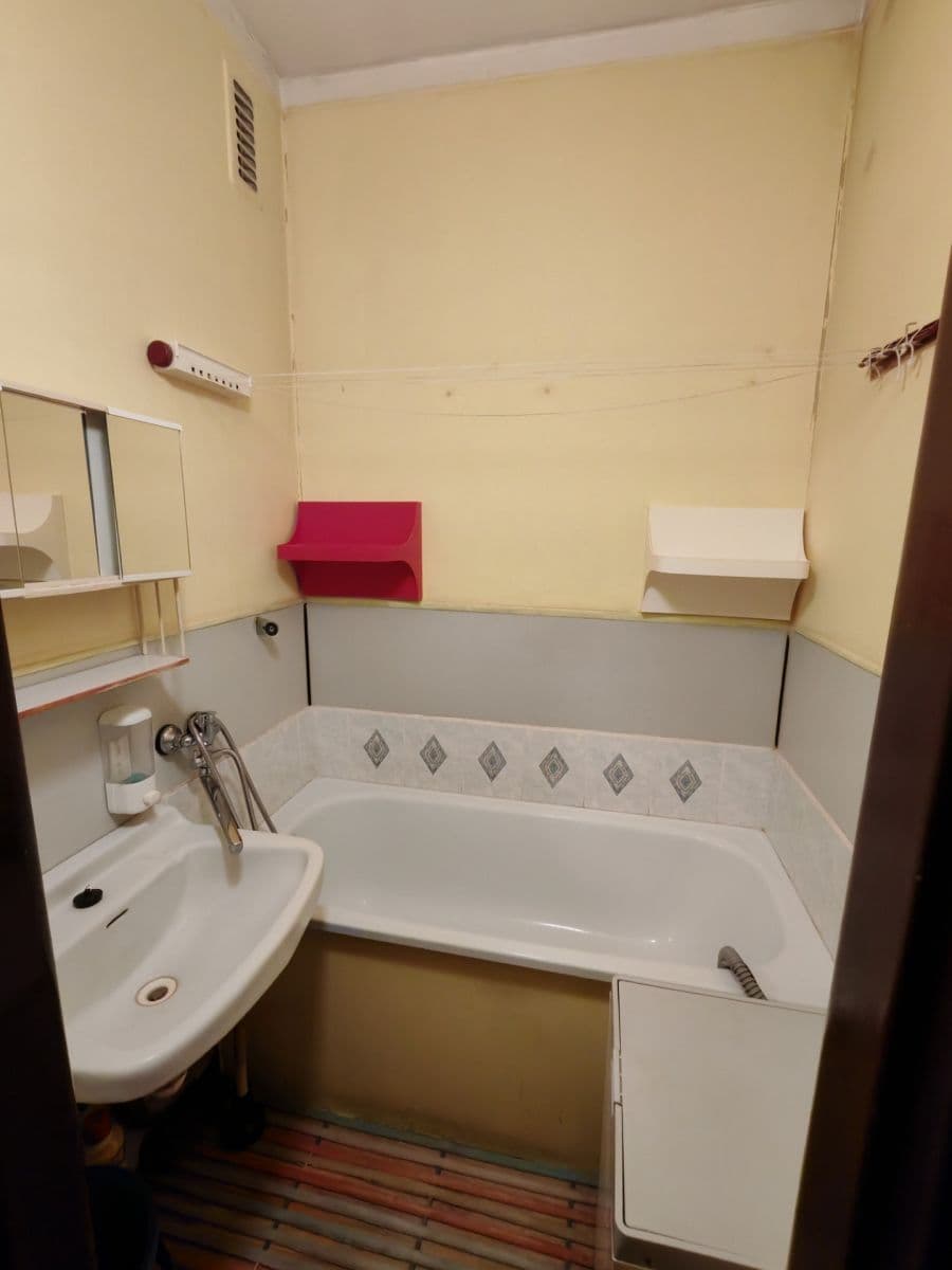 Prodej bytu 2+1 52 m², Na Urbance, Roudnice nad Labem, Ústecký kraj Prodej bytu 2+1 52 m², Na Urbance, Roudnice nad Labem, Ústecký kraj