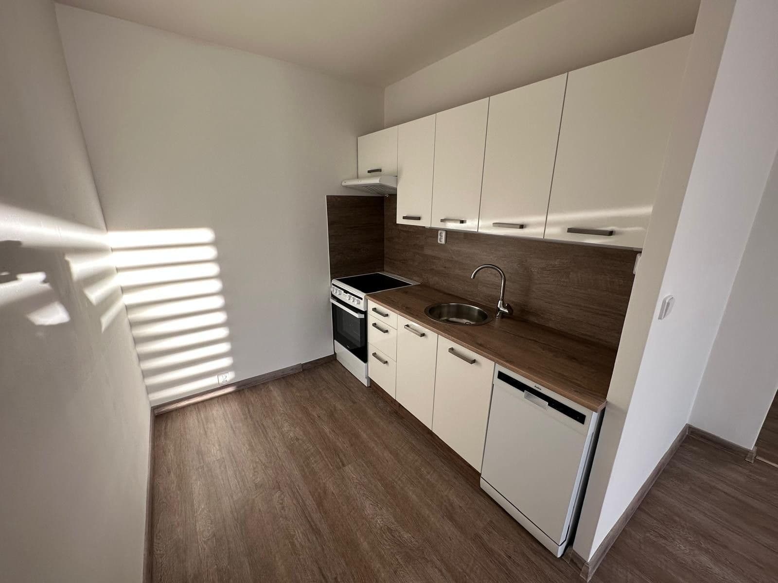 Pronájem bytu 2+kk 45 m², Nechvílova, Praha, Praha Pronájem bytu 2+kk 45 m², Nechvílova, Praha, Praha