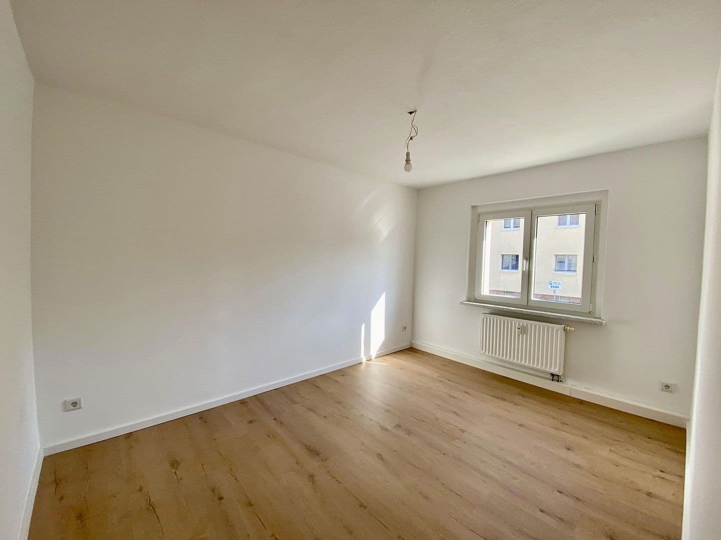 Pronájem bytu 3+1 66 m², Uhlandstraße 1, Zwenkau, Sasko Pronájem bytu 3+1 66 m², Uhlandstraße 1, Zwenkau, Sasko