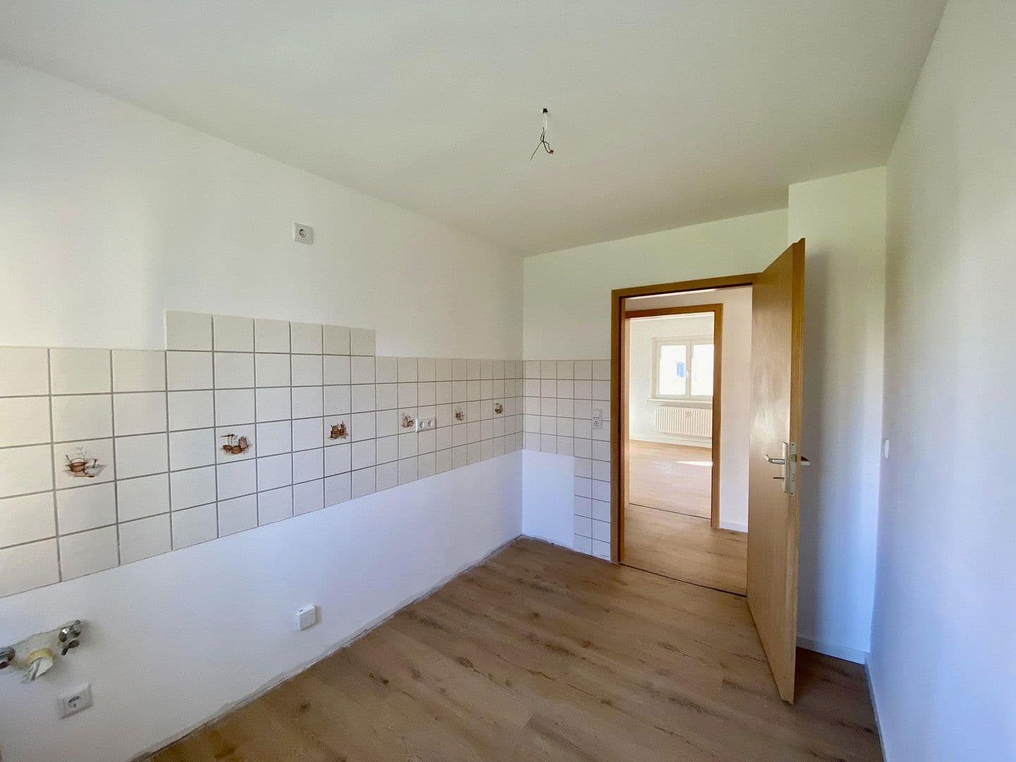Pronájem bytu 3+1 66 m², Uhlandstraße 1, Zwenkau, Sasko Pronájem bytu 3+1 66 m², Uhlandstraße 1, Zwenkau, Sasko