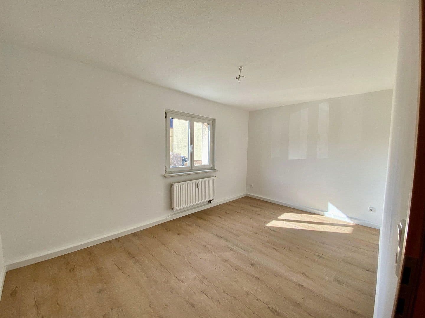 Pronájem bytu 3+1 66 m², Uhlandstraße 1, Zwenkau, Sasko Pronájem bytu 3+1 66 m², Uhlandstraße 1, Zwenkau, Sasko