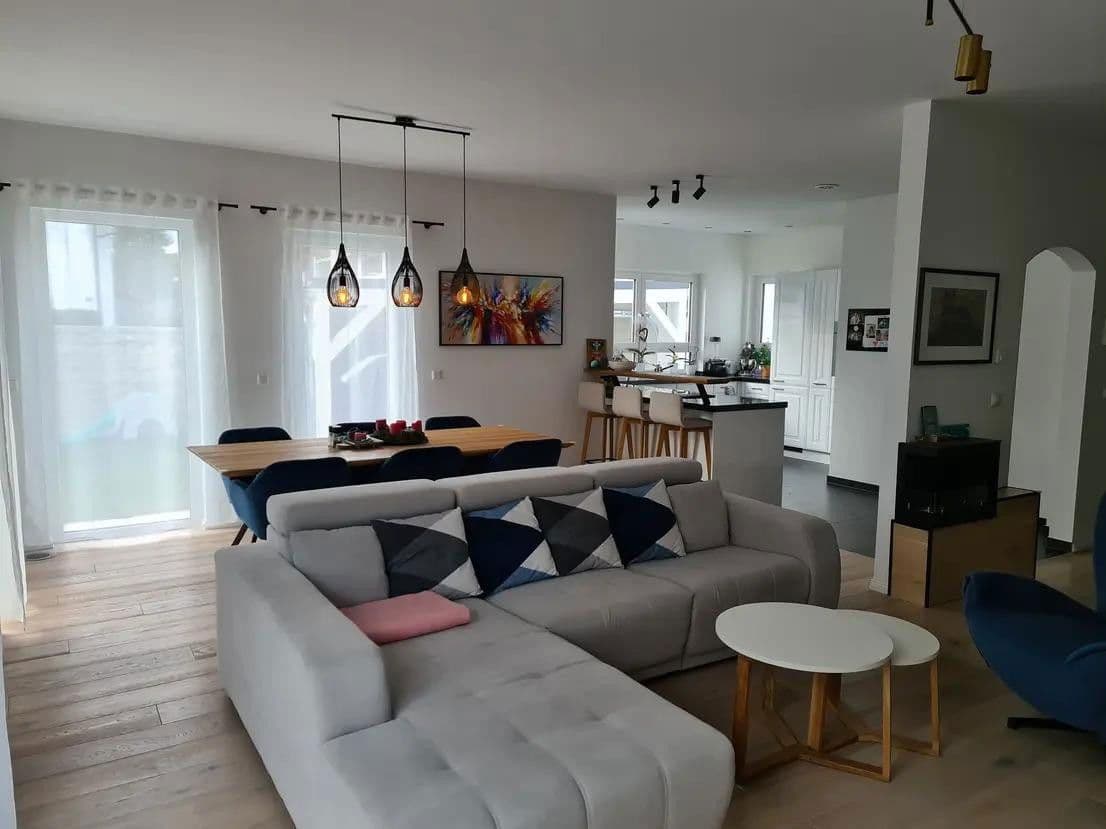 Prodej domu 131 m², pozemek 288 m², Bruckmühl, Bavorsko Prodej domu 131 m², pozemek 288 m², Bruckmühl, Bavorsko