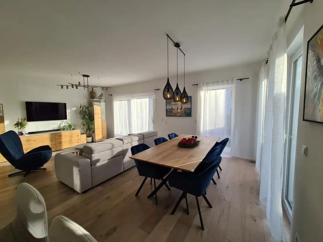 Prodej domu 131 m², pozemek 288 m², Bruckmühl, Bavorsko Prodej domu 131 m², pozemek 288 m², Bruckmühl, Bavorsko