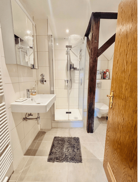 Pronájem bytu 2+1 54 m², Schiersteiner Str. 88, Wiesbaden, Hessen Pronájem bytu 2+1 54 m², Schiersteiner Str. 88, Wiesbaden, Hessen