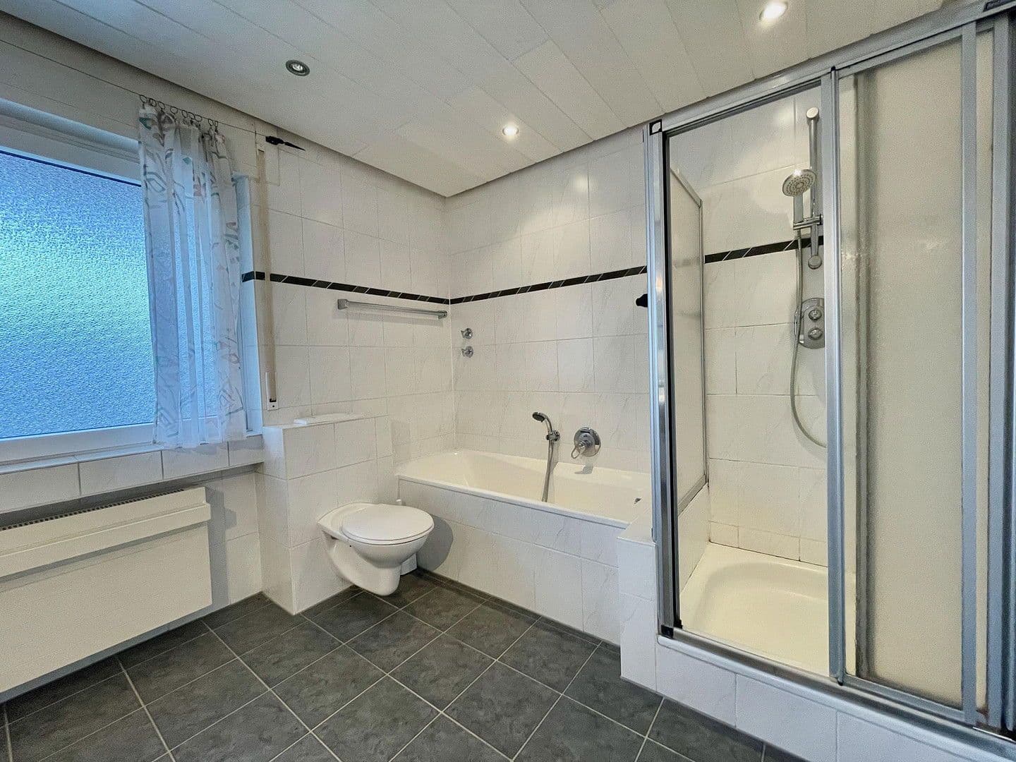 Prodej domu 174 m², pozemek 651 m², Friedrichsdorf, Hessen Prodej domu 174 m², pozemek 651 m², Friedrichsdorf, Hessen