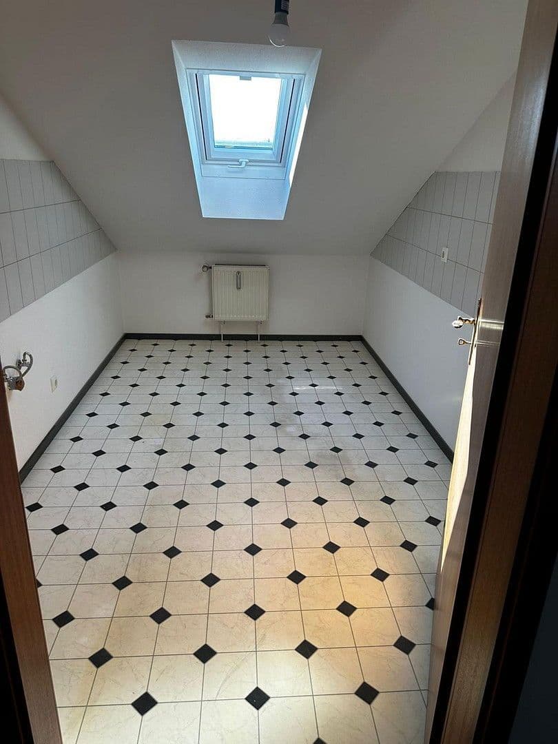 Pronájem bytu 2+1 47 m², Alte Nürnberger Str. 56, Regensburg, Bavorsko Pronájem bytu 2+1 47 m², Alte Nürnberger Str. 56, Regensburg, Bavorsko