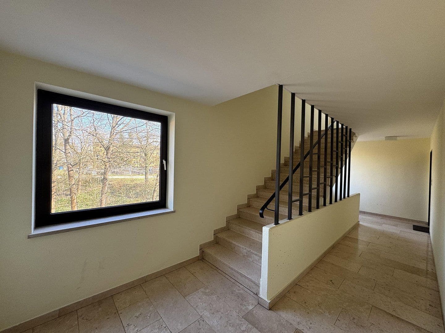 Pronájem bytu 1+1 34 m², Lohgrabenstr. 1A, Regensburg, Bavorsko Pronájem bytu 1+1 34 m², Lohgrabenstr. 1A, Regensburg, Bavorsko