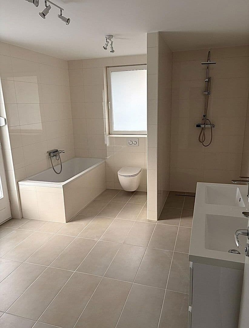 Prodej domu 173 m², pozemek 584 m², Edith-Stein-Straße 34, Wuppertal, Severní Porýní-Vestfálsko Prodej domu 173 m², pozemek 584 m², Edith-Stein-Straße 34, Wuppertal, Severní Porýní-Vestfálsko