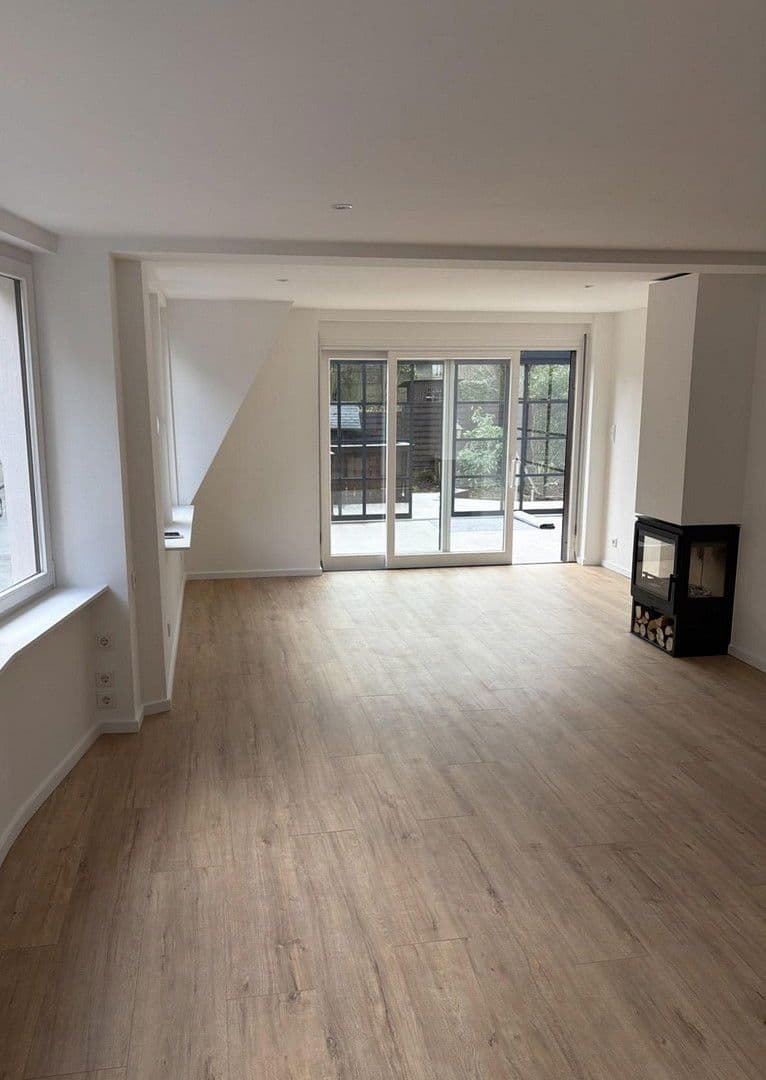 Prodej domu 173 m², pozemek 584 m², Edith-Stein-Straße 34, Wuppertal, Severní Porýní-Vestfálsko Prodej domu 173 m², pozemek 584 m², Edith-Stein-Straße 34, Wuppertal, Severní Porýní-Vestfálsko