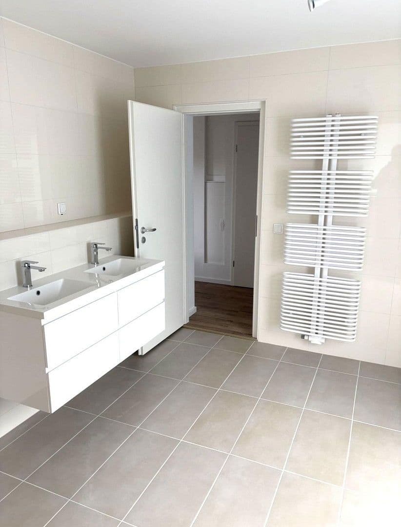 Prodej domu 173 m², pozemek 584 m², Edith-Stein-Straße 34, Wuppertal, Severní Porýní-Vestfálsko Prodej domu 173 m², pozemek 584 m², Edith-Stein-Straße 34, Wuppertal, Severní Porýní-Vestfálsko