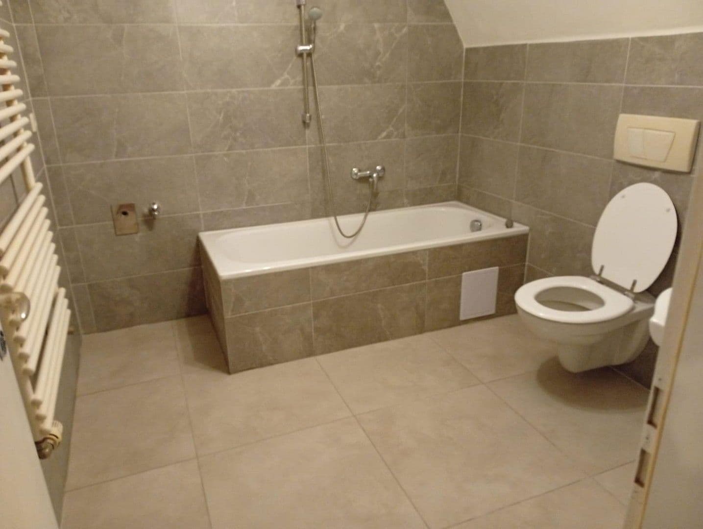 Pronájem bytu 3+1 65 m², Jakobstraße 35, Naumburg (Saale), Sasko-Anhaltsko Pronájem bytu 3+1 65 m², Jakobstraße 35, Naumburg (Saale), Sasko-Anhaltsko