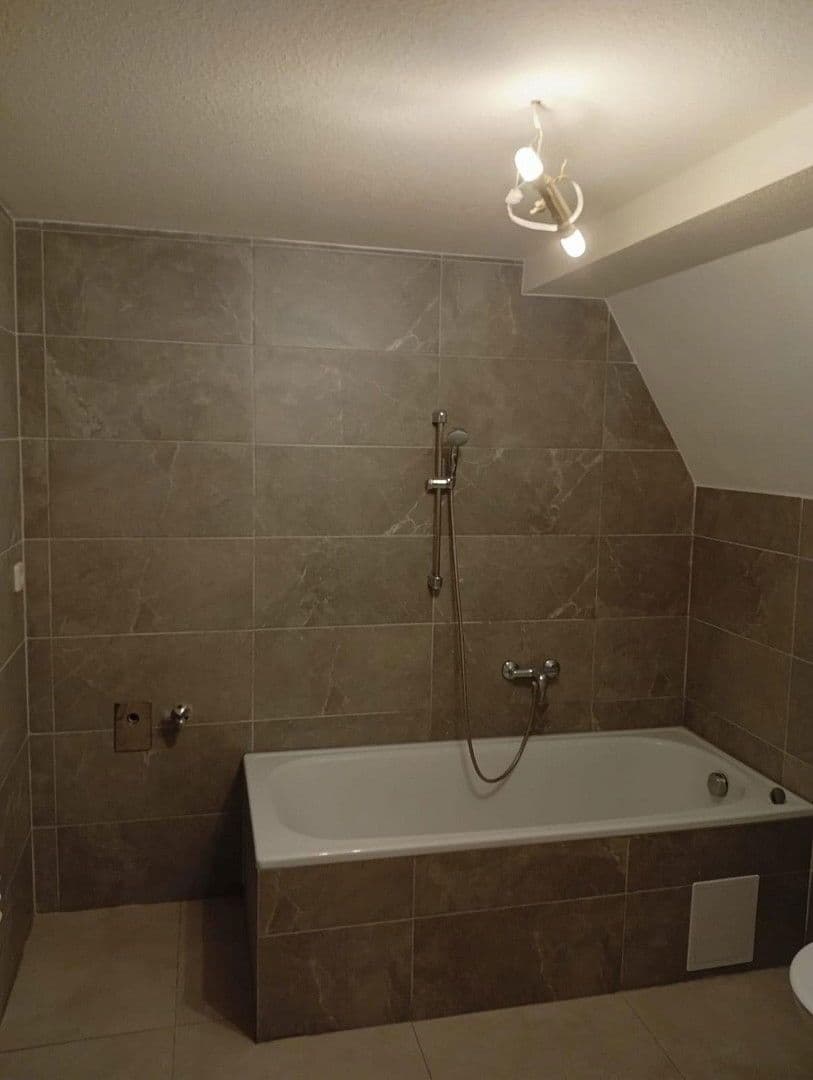 Pronájem bytu 3+1 65 m², Jakobstraße 35, Naumburg (Saale), Sasko-Anhaltsko Pronájem bytu 3+1 65 m², Jakobstraße 35, Naumburg (Saale), Sasko-Anhaltsko