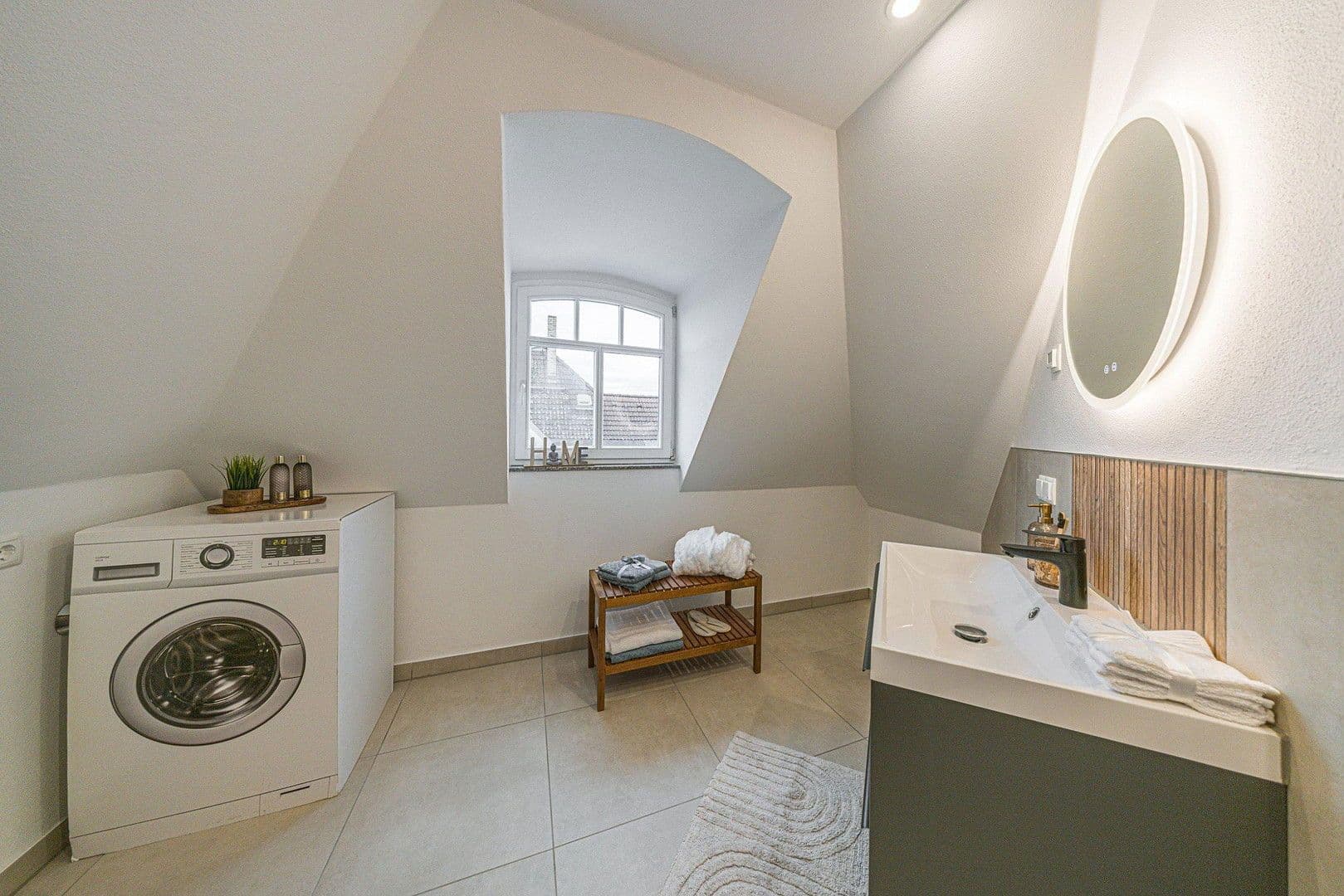 Prodej bytu 3+1 84 m², Blumenstraße 20, Leipzig, Sasko Prodej bytu 3+1 84 m², Blumenstraße 20, Leipzig, Sasko