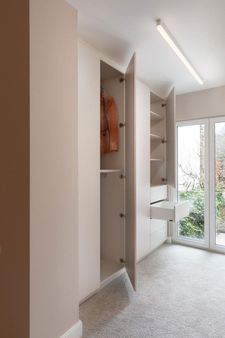 Pronájem bytu 4+1 104 m², Kennedydamm 7, Düsseldorf, Severní Porýní-Vestfálsko Pronájem bytu 4+1 104 m², Kennedydamm 7, Düsseldorf, Severní Porýní-Vestfálsko