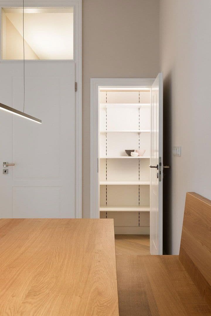 Pronájem bytu 4+1 104 m², Kennedydamm 7, Düsseldorf, Severní Porýní-Vestfálsko Pronájem bytu 4+1 104 m², Kennedydamm 7, Düsseldorf, Severní Porýní-Vestfálsko