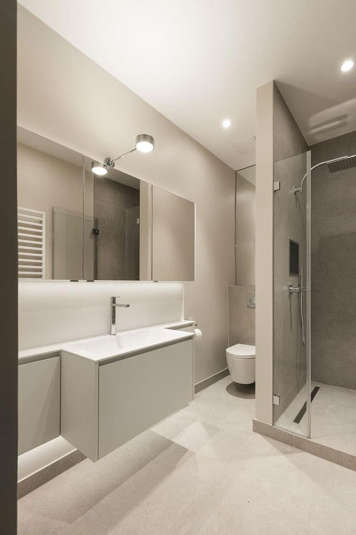 Pronájem bytu 4+1 104 m², Kennedydamm 7, Düsseldorf, Severní Porýní-Vestfálsko Pronájem bytu 4+1 104 m², Kennedydamm 7, Düsseldorf, Severní Porýní-Vestfálsko