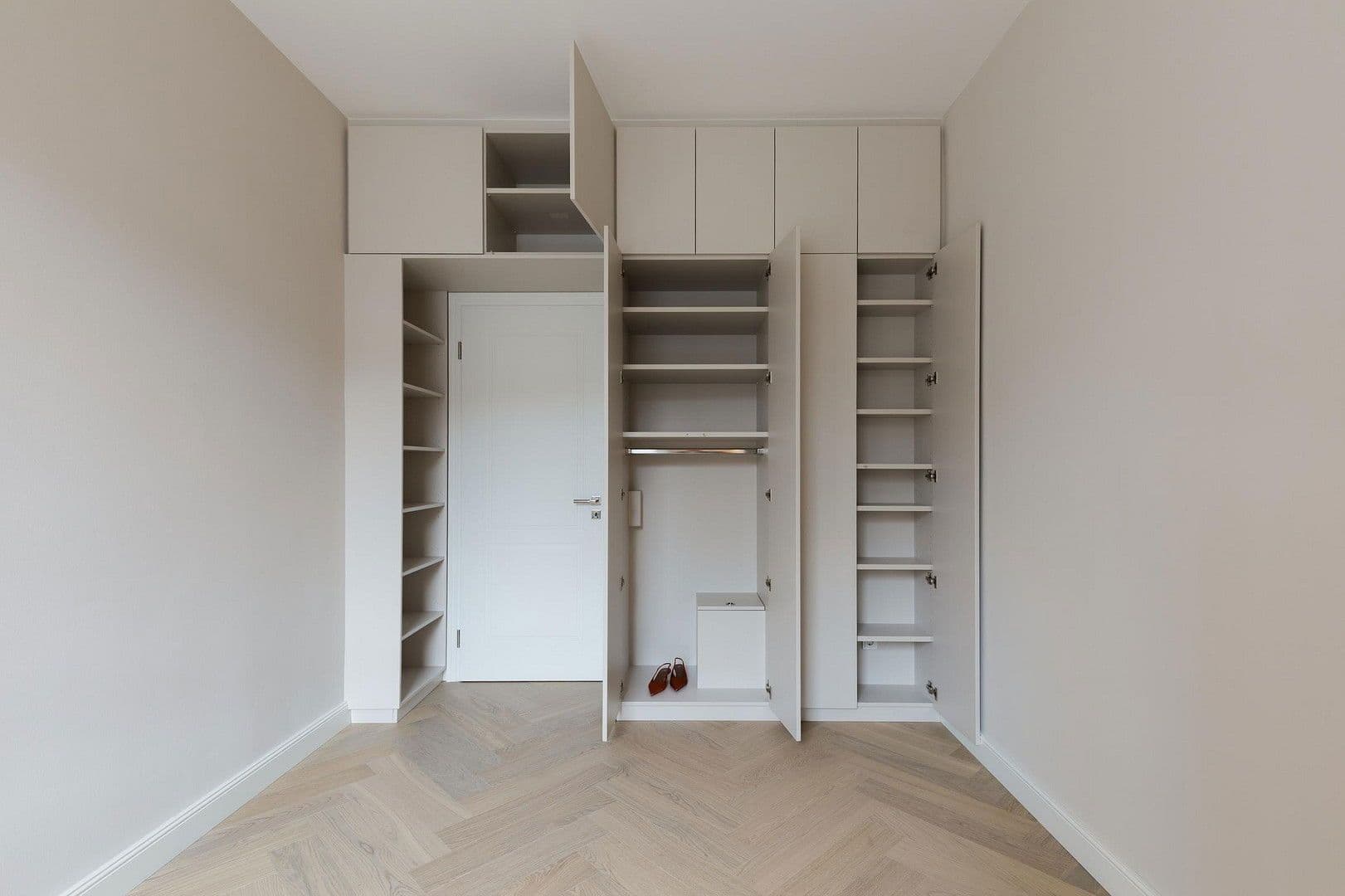 Pronájem bytu 4+1 104 m², Kennedydamm 7, Düsseldorf, Severní Porýní-Vestfálsko Pronájem bytu 4+1 104 m², Kennedydamm 7, Düsseldorf, Severní Porýní-Vestfálsko