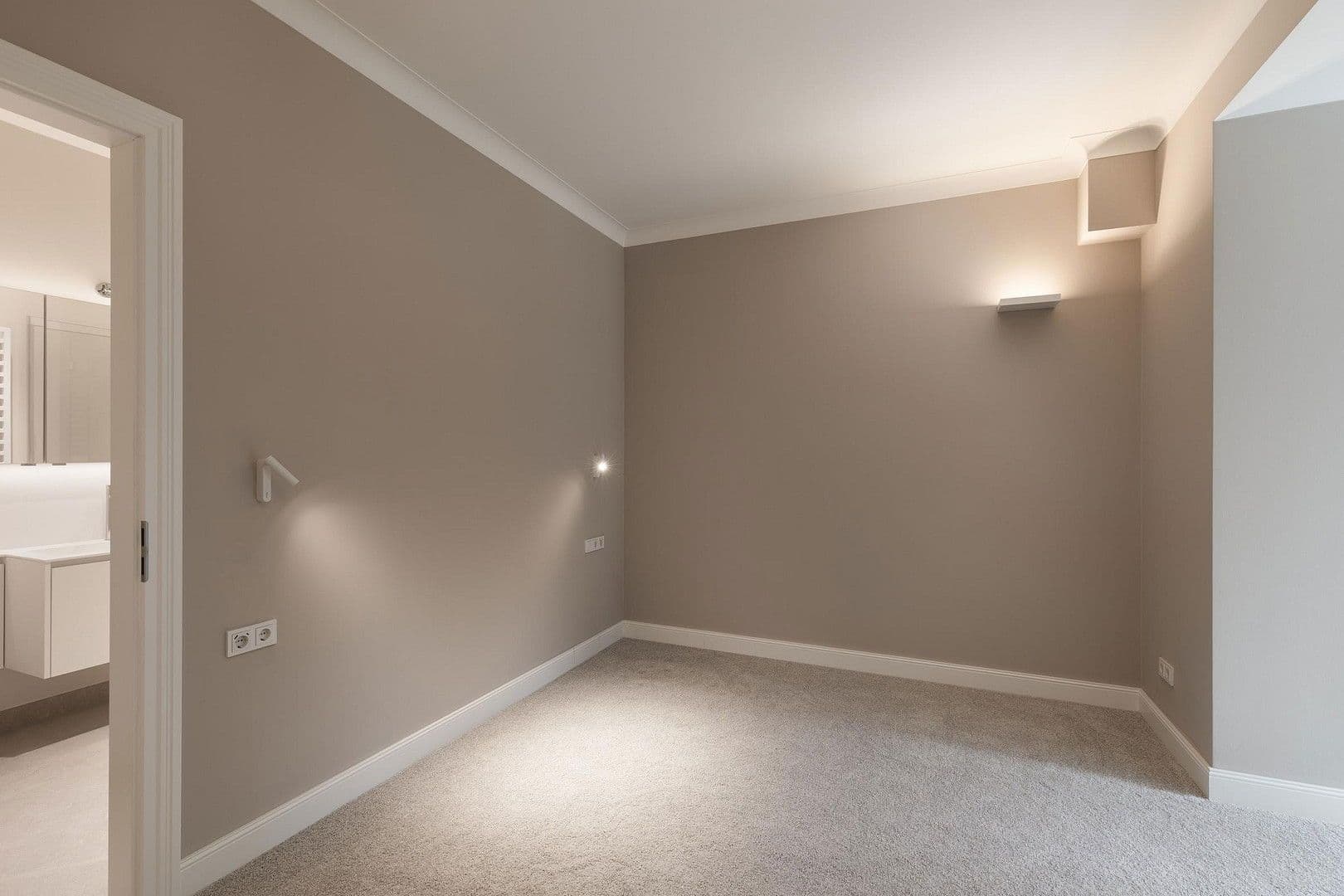 Pronájem bytu 4+1 104 m², Kennedydamm 7, Düsseldorf, Severní Porýní-Vestfálsko Pronájem bytu 4+1 104 m², Kennedydamm 7, Düsseldorf, Severní Porýní-Vestfálsko