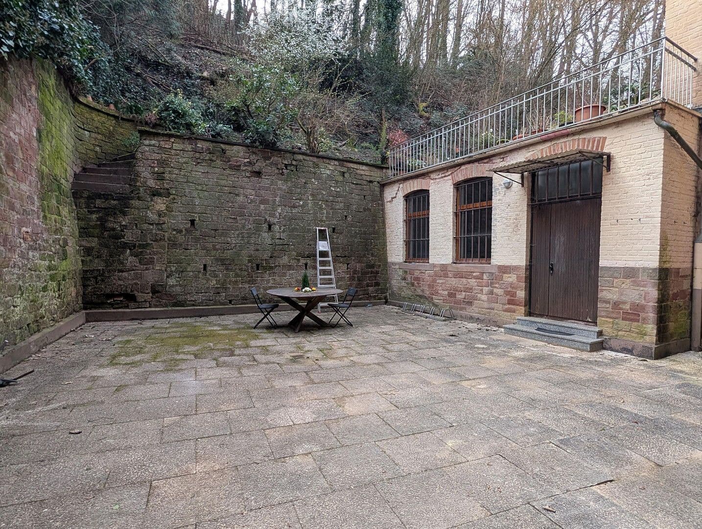 Pronájem bytu 3+1 70 m², Talstraße 64, Saarbrücken, Země Sársko Pronájem bytu 3+1 70 m², Talstraße 64, Saarbrücken, Země Sársko