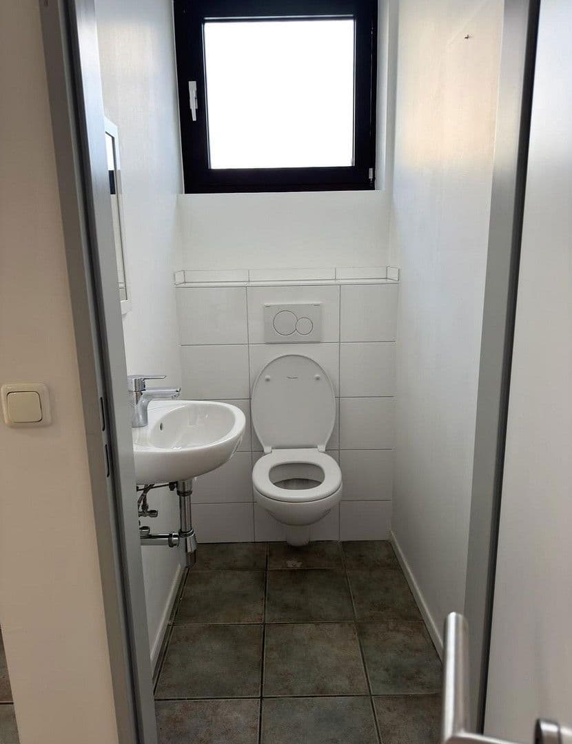 Pronájem nebytového prostoru 170 m², Wiesenstrasse 2, Karlsruhe Grünwettersbach, Bádensko-Württembersko Pronájem nebytového prostoru 170 m², Wiesenstrasse 2, Karlsruhe Grünwettersbach, Bádensko-Württembersko