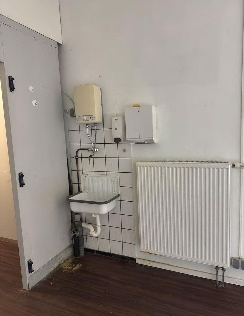 Pronájem nebytového prostoru 170 m², Wiesenstrasse 2, Karlsruhe Grünwettersbach, Bádensko-Württembersko Pronájem nebytového prostoru 170 m², Wiesenstrasse 2, Karlsruhe Grünwettersbach, Bádensko-Württembersko