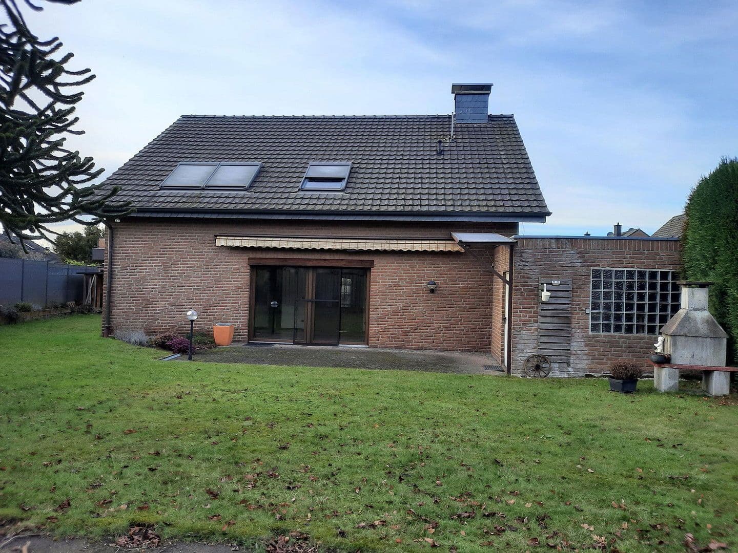 Prodej domu 155 m², pozemek 525 m², Nettetal, Severní Porýní-Vestfálsko Prodej domu 155 m², pozemek 525 m², Nettetal, Severní Porýní-Vestfálsko