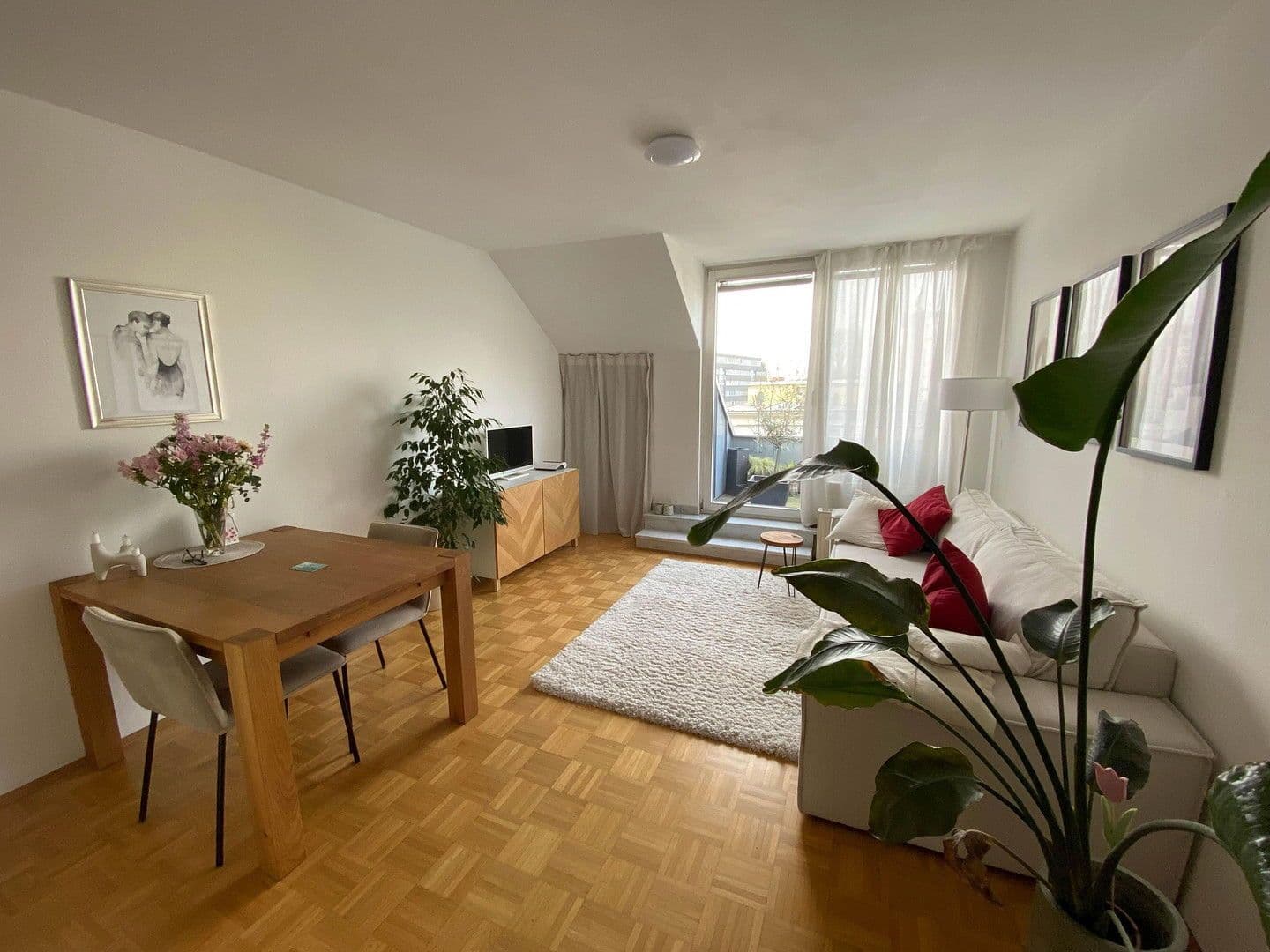 Pronájem bytu 2+1 56 m², Köln Weiß, Severní Porýní-Vestfálsko Pronájem bytu 2+1 56 m², Köln Weiß, Severní Porýní-Vestfálsko