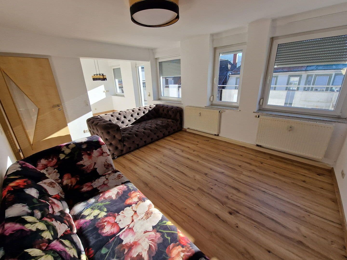 Pronájem bytu 4+1 120 m², Bahnhofstraße 10, Tuttlingen, Bádensko-Württembersko Pronájem bytu 4+1 120 m², Bahnhofstraße 10, Tuttlingen, Bádensko-Württembersko