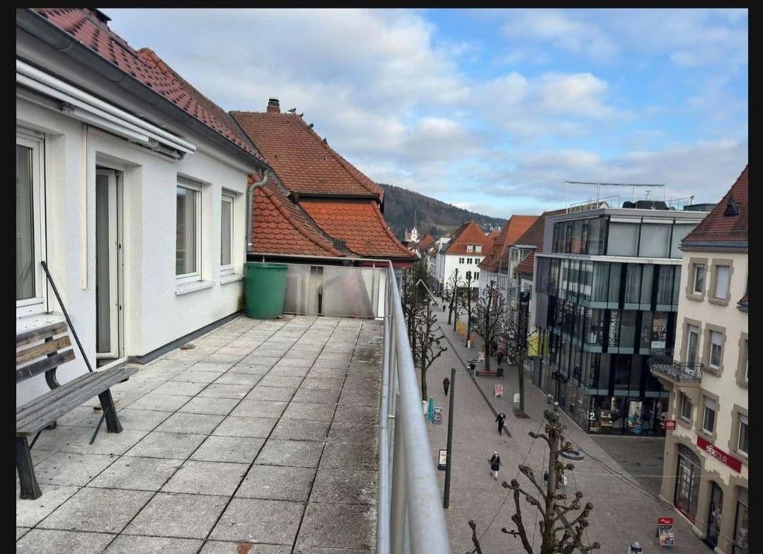 Pronájem bytu 4+1 120 m², Bahnhofstraße 10, Tuttlingen, Bádensko-Württembersko Pronájem bytu 4+1 120 m², Bahnhofstraße 10, Tuttlingen, Bádensko-Württembersko