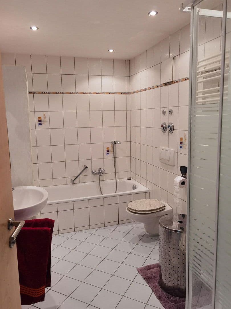 Pronájem bytu 4+1 120 m², Bahnhofstraße 10, Tuttlingen, Bádensko-Württembersko Pronájem bytu 4+1 120 m², Bahnhofstraße 10, Tuttlingen, Bádensko-Württembersko