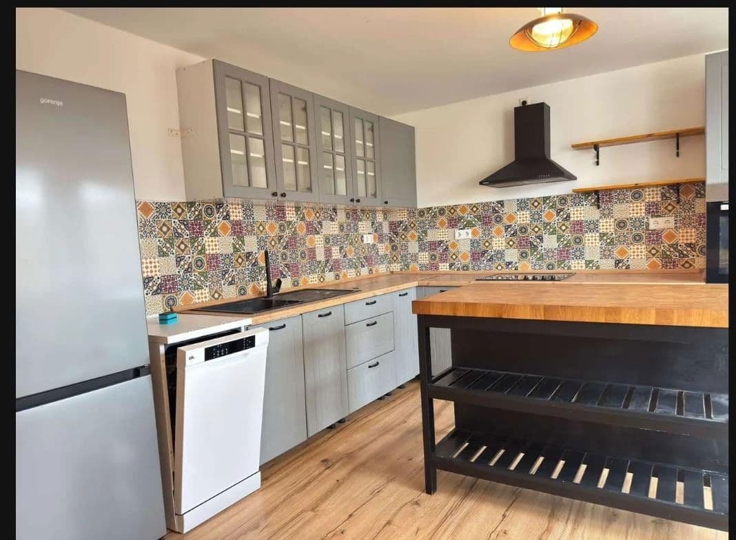 Pronájem bytu 4+1 120 m², Bahnhofstraße 10, Tuttlingen, Bádensko-Württembersko Pronájem bytu 4+1 120 m², Bahnhofstraße 10, Tuttlingen, Bádensko-Württembersko