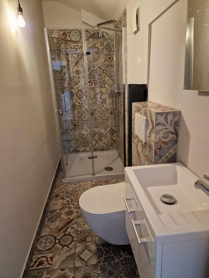 Pronájem bytu 4+1 120 m², Bahnhofstraße 10, Tuttlingen, Bádensko-Württembersko Pronájem bytu 4+1 120 m², Bahnhofstraße 10, Tuttlingen, Bádensko-Württembersko