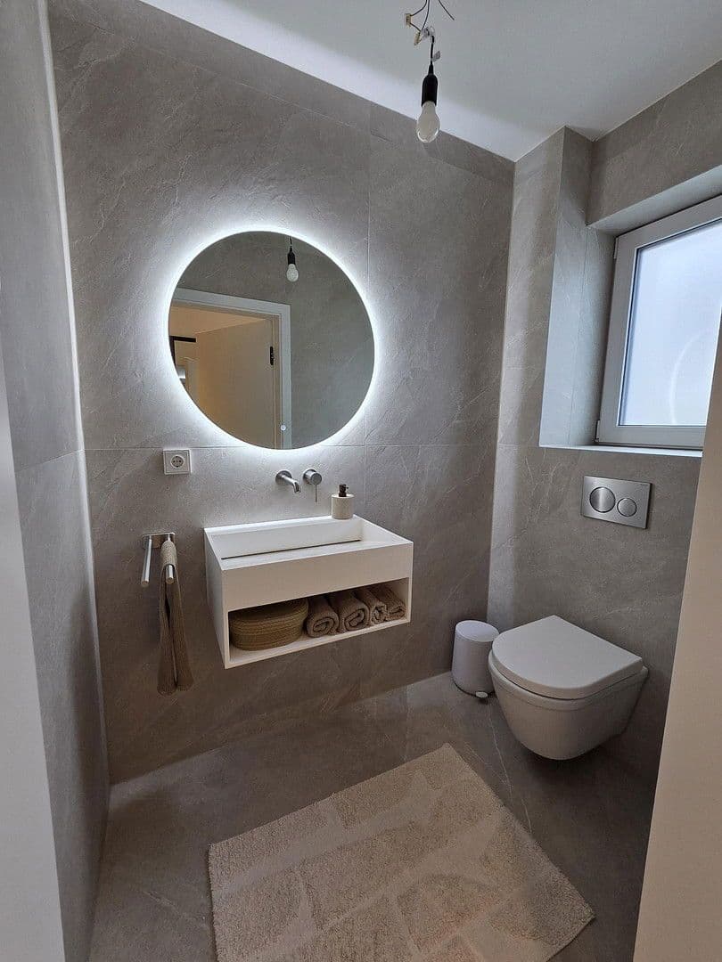 Prodej domu 185 m², pozemek 300 m², Rosenstr. 6a, Röthenbach an der Pegnitz, Bavorsko Prodej domu 185 m², pozemek 300 m², Rosenstr. 6a, Röthenbach an der Pegnitz, Bavorsko