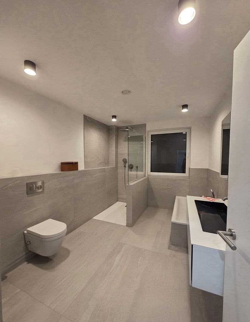 Prodej domu 185 m², pozemek 300 m², Rosenstr. 6a, Röthenbach an der Pegnitz, Bavorsko Prodej domu 185 m², pozemek 300 m², Rosenstr. 6a, Röthenbach an der Pegnitz, Bavorsko