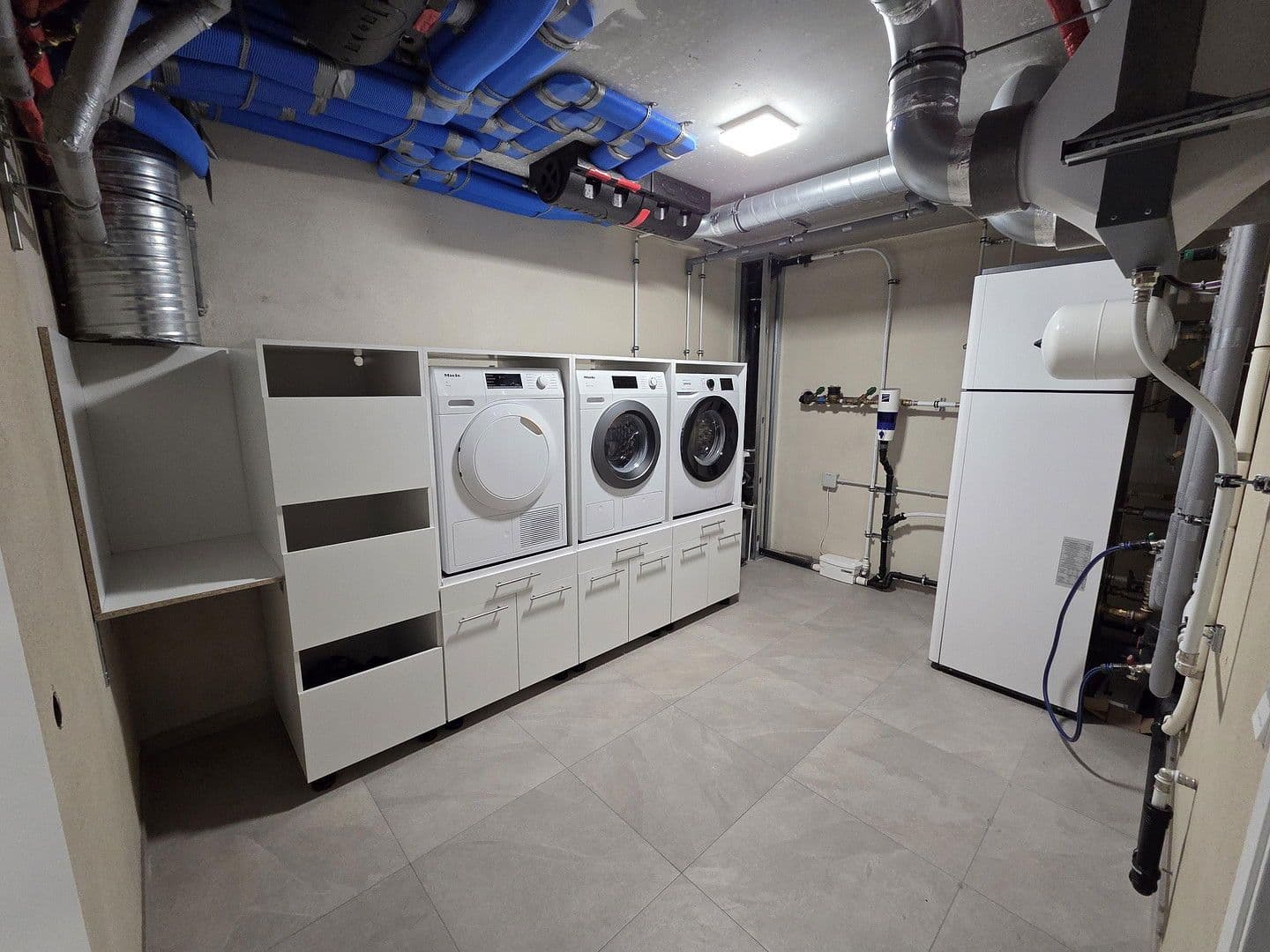 Prodej domu 185 m², pozemek 300 m², Rosenstr. 6a, Röthenbach an der Pegnitz, Bavorsko Prodej domu 185 m², pozemek 300 m², Rosenstr. 6a, Röthenbach an der Pegnitz, Bavorsko