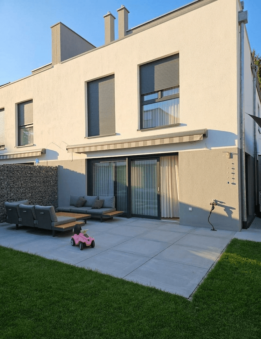 Prodej domu 185 m², pozemek 300 m², Rosenstr. 6a, Röthenbach an der Pegnitz, Bavorsko Prodej domu 185 m², pozemek 300 m², Rosenstr. 6a, Röthenbach an der Pegnitz, Bavorsko