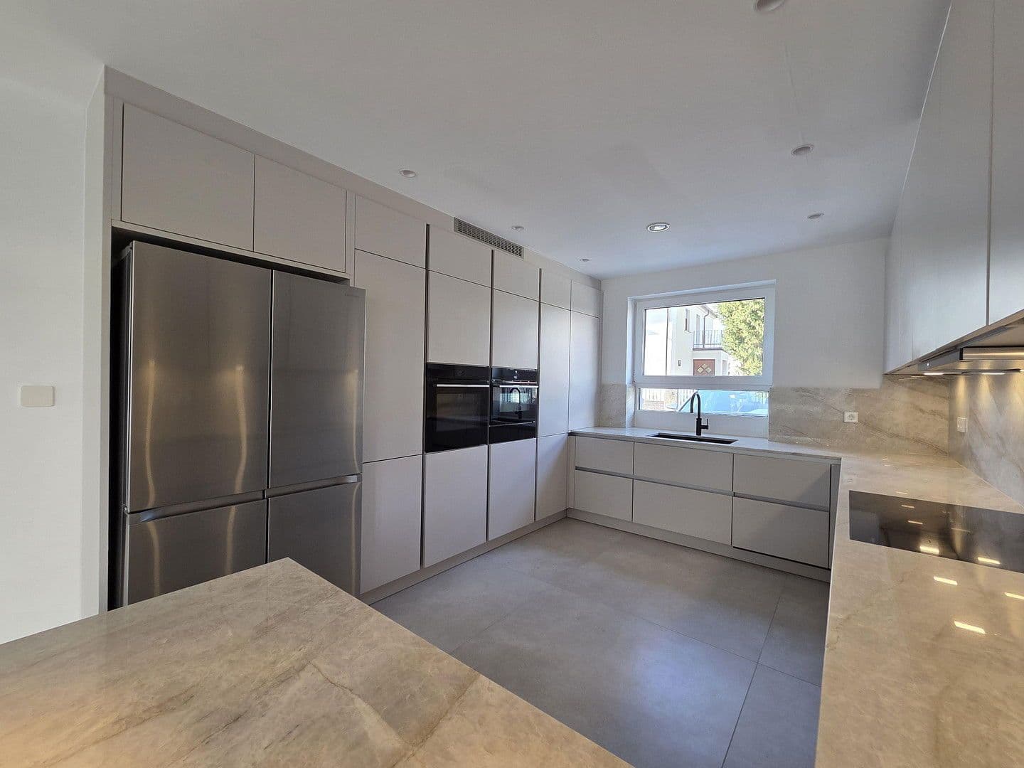 Prodej domu 185 m², pozemek 300 m², Rosenstr. 6a, Röthenbach an der Pegnitz, Bavorsko Prodej domu 185 m², pozemek 300 m², Rosenstr. 6a, Röthenbach an der Pegnitz, Bavorsko