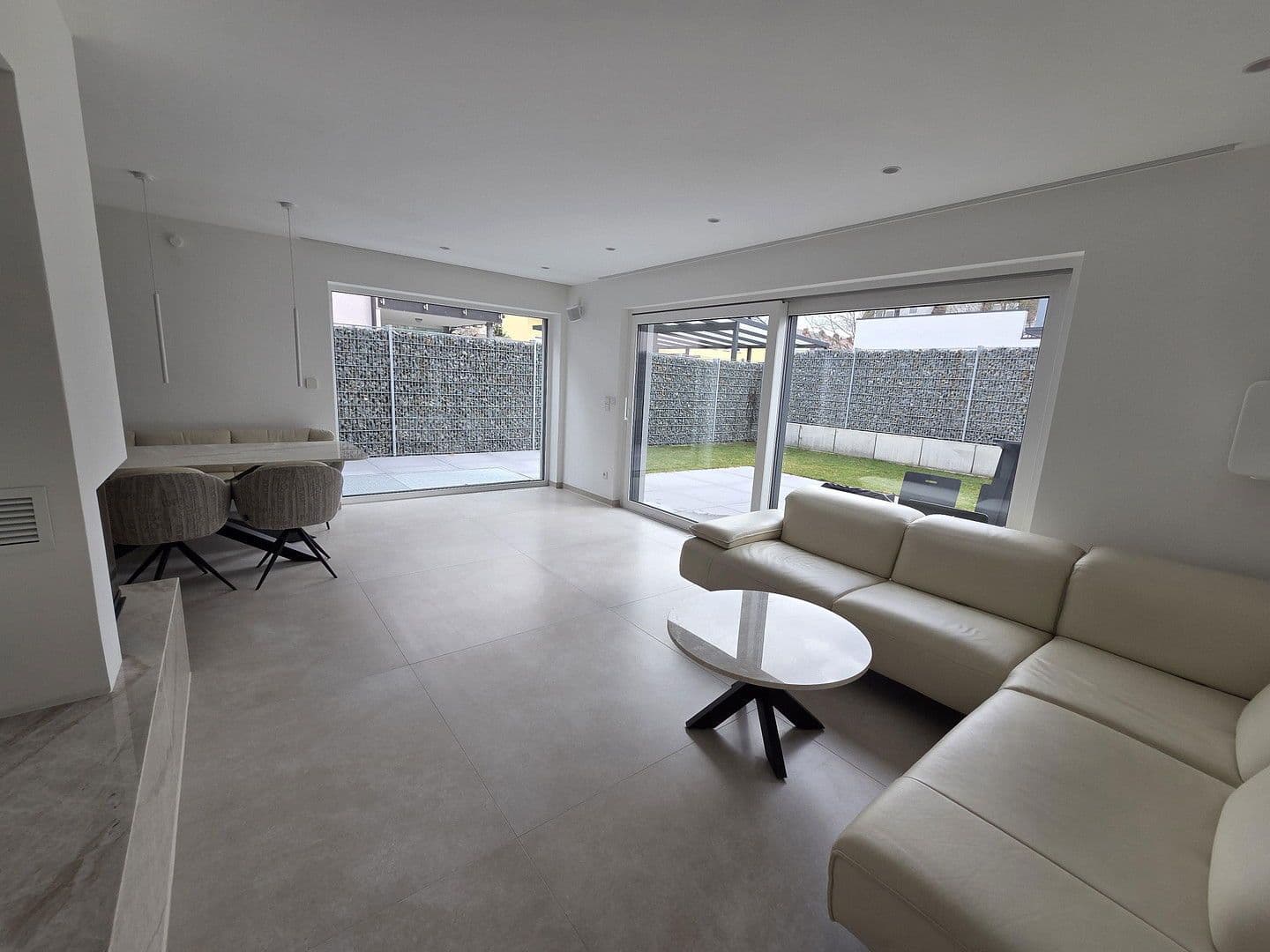 Prodej domu 185 m², pozemek 300 m², Rosenstr. 6a, Röthenbach an der Pegnitz, Bavorsko Prodej domu 185 m², pozemek 300 m², Rosenstr. 6a, Röthenbach an der Pegnitz, Bavorsko