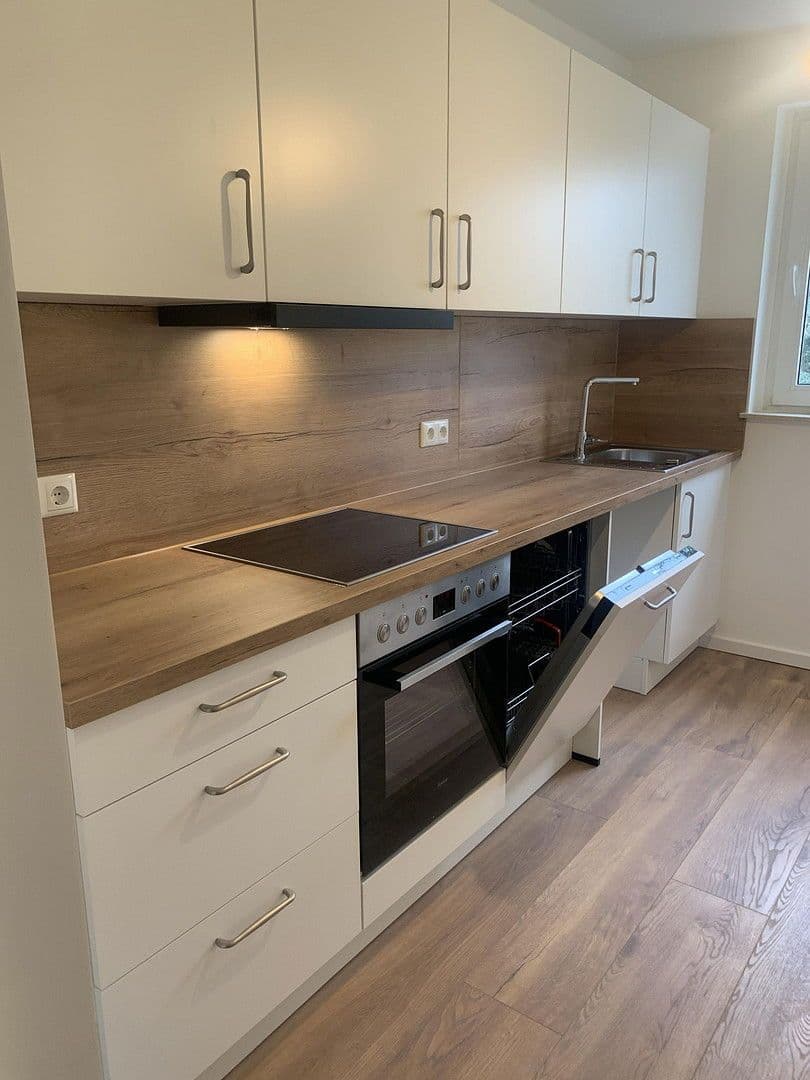 Pronájem bytu 3+1 70 m², Heinrich-Seliger-Straße 24, Frankfurt, Hessen Pronájem bytu 3+1 70 m², Heinrich-Seliger-Straße 24, Frankfurt, Hessen