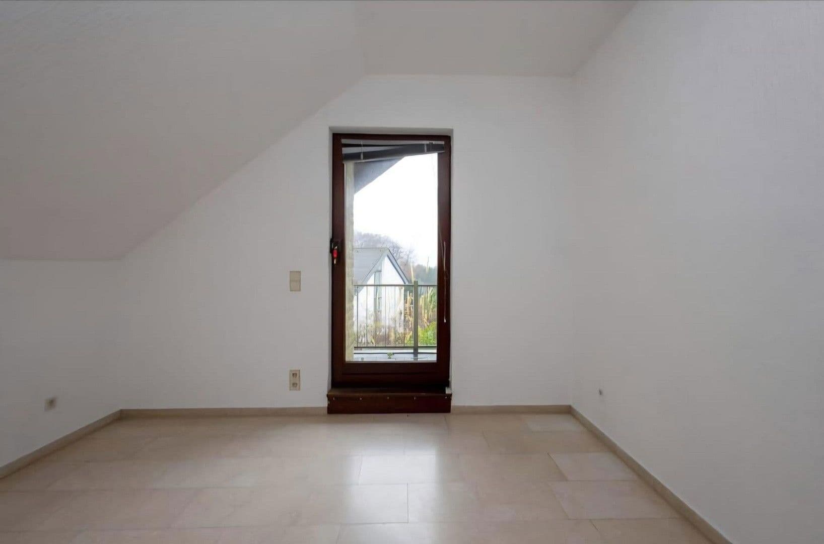 Pronájem bytu 4+1 135 m², Odenthal, Severní Porýní-Vestfálsko Pronájem bytu 4+1 135 m², Odenthal, Severní Porýní-Vestfálsko