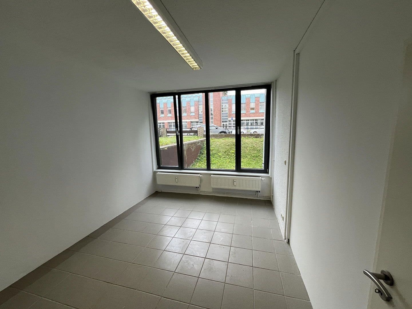 Pronájem kanceláře 63 m², Fackenburger Allee 44, Lübeck, Šlesvicko-Holštýnsko Pronájem kanceláře 63 m², Fackenburger Allee 44, Lübeck, Šlesvicko-Holštýnsko