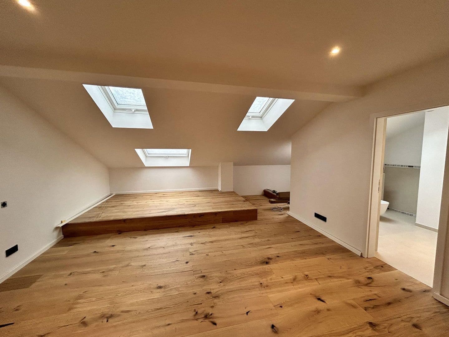 Pronájem bytu 4+kk 160 m², Lärchenweg 21, Bad Endorf, Bavorsko Pronájem bytu 4+kk 160 m², Lärchenweg 21, Bad Endorf, Bavorsko