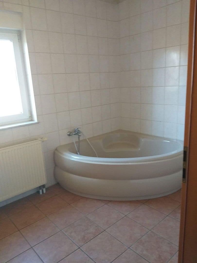 Prodej domu 96 m², pozemek 560 m², Naundorfer Str.25, Braunsbedra, Sasko-Anhaltsko Prodej domu 96 m², pozemek 560 m², Naundorfer Str.25, Braunsbedra, Sasko-Anhaltsko