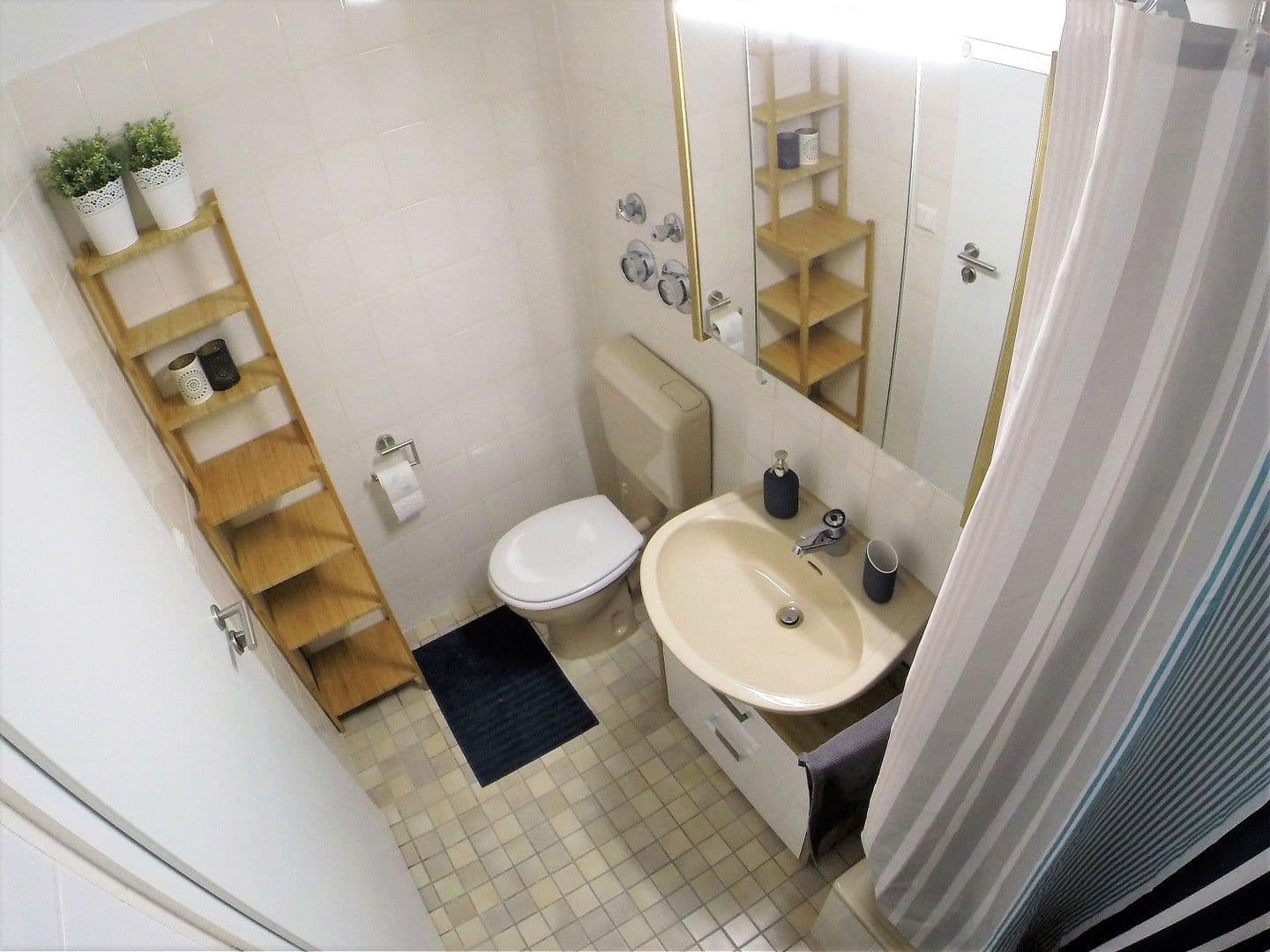 Pronájem bytu 1+1 29 m², Freytagstr. 9, Freiburg, Bádensko-Württembersko Pronájem bytu 1+1 29 m², Freytagstr. 9, Freiburg, Bádensko-Württembersko