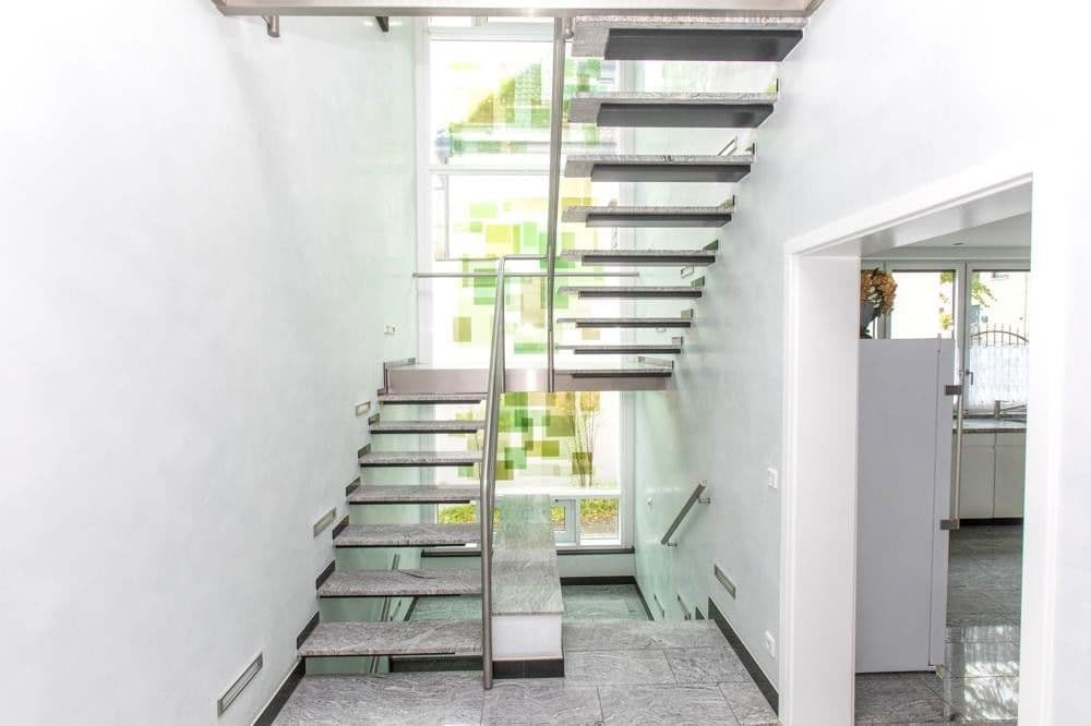 Prodej domu 698 m², pozemek 856 m², Düsseldorf, Severní Porýní-Vestfálsko Prodej domu 698 m², pozemek 856 m², Düsseldorf, Severní Porýní-Vestfálsko