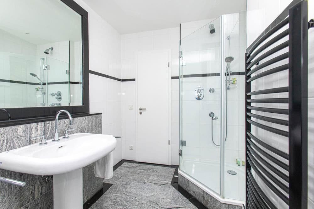 Prodej domu 698 m², pozemek 856 m², Düsseldorf, Severní Porýní-Vestfálsko Prodej domu 698 m², pozemek 856 m², Düsseldorf, Severní Porýní-Vestfálsko