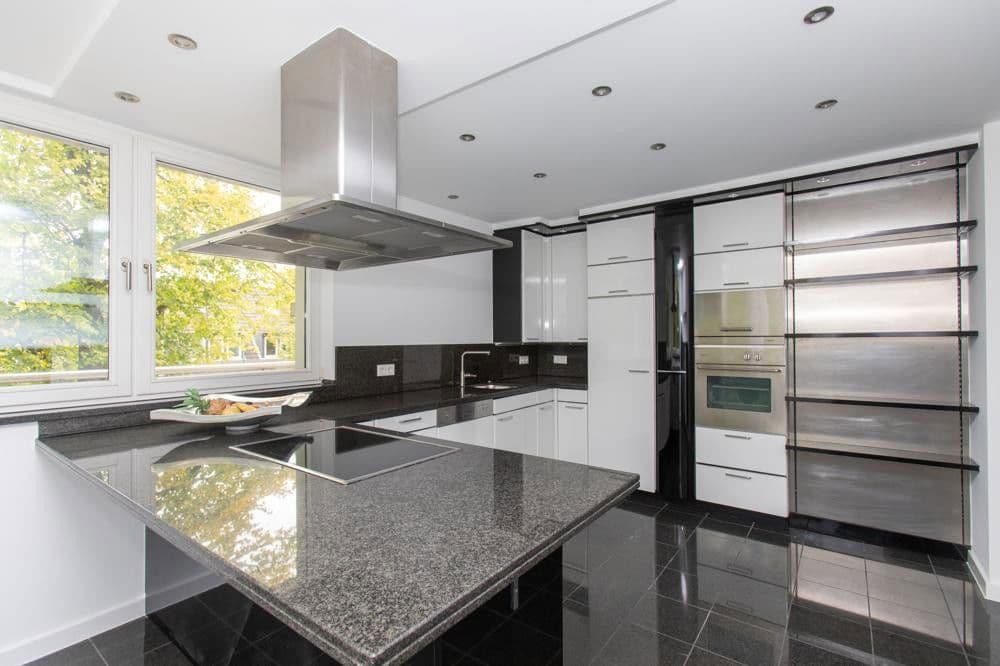 Prodej domu 698 m², pozemek 856 m², Düsseldorf, Severní Porýní-Vestfálsko Prodej domu 698 m², pozemek 856 m², Düsseldorf, Severní Porýní-Vestfálsko