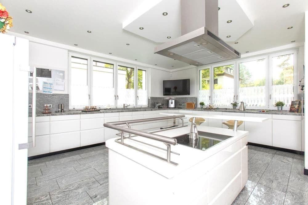 Prodej domu 698 m², pozemek 856 m², Düsseldorf, Severní Porýní-Vestfálsko Prodej domu 698 m², pozemek 856 m², Düsseldorf, Severní Porýní-Vestfálsko