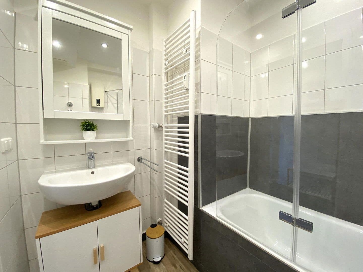 Pronájem bytu 1+1 34 m², Bremen, Bremen Pronájem bytu 1+1 34 m², Bremen, Bremen