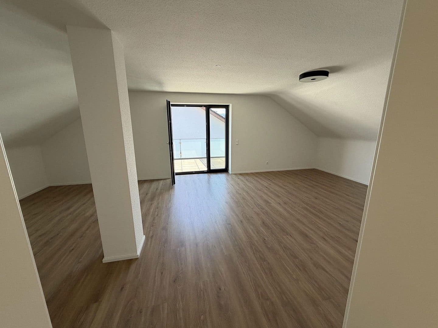 Pronájem bytu 3+1 95 m², Kapellenstr. 20, Bad Krozingen, Bádensko-Württembersko Pronájem bytu 3+1 95 m², Kapellenstr. 20, Bad Krozingen, Bádensko-Württembersko